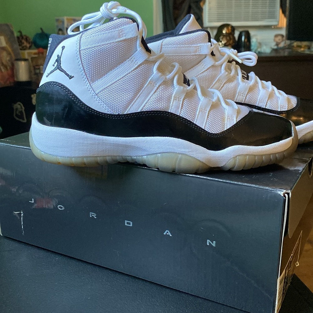 2011 Jordan 11 white/black concord